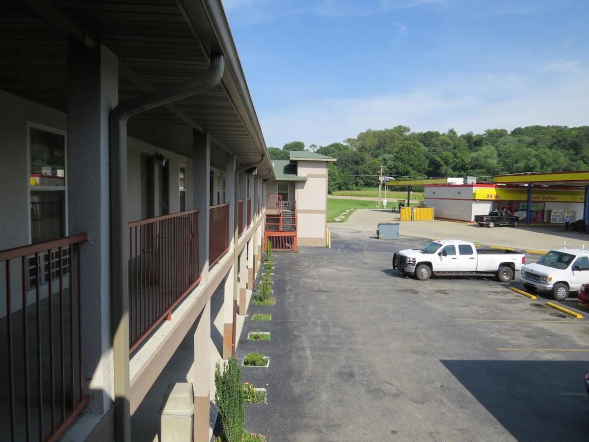First Western Inn Caseyville Extérieur photo