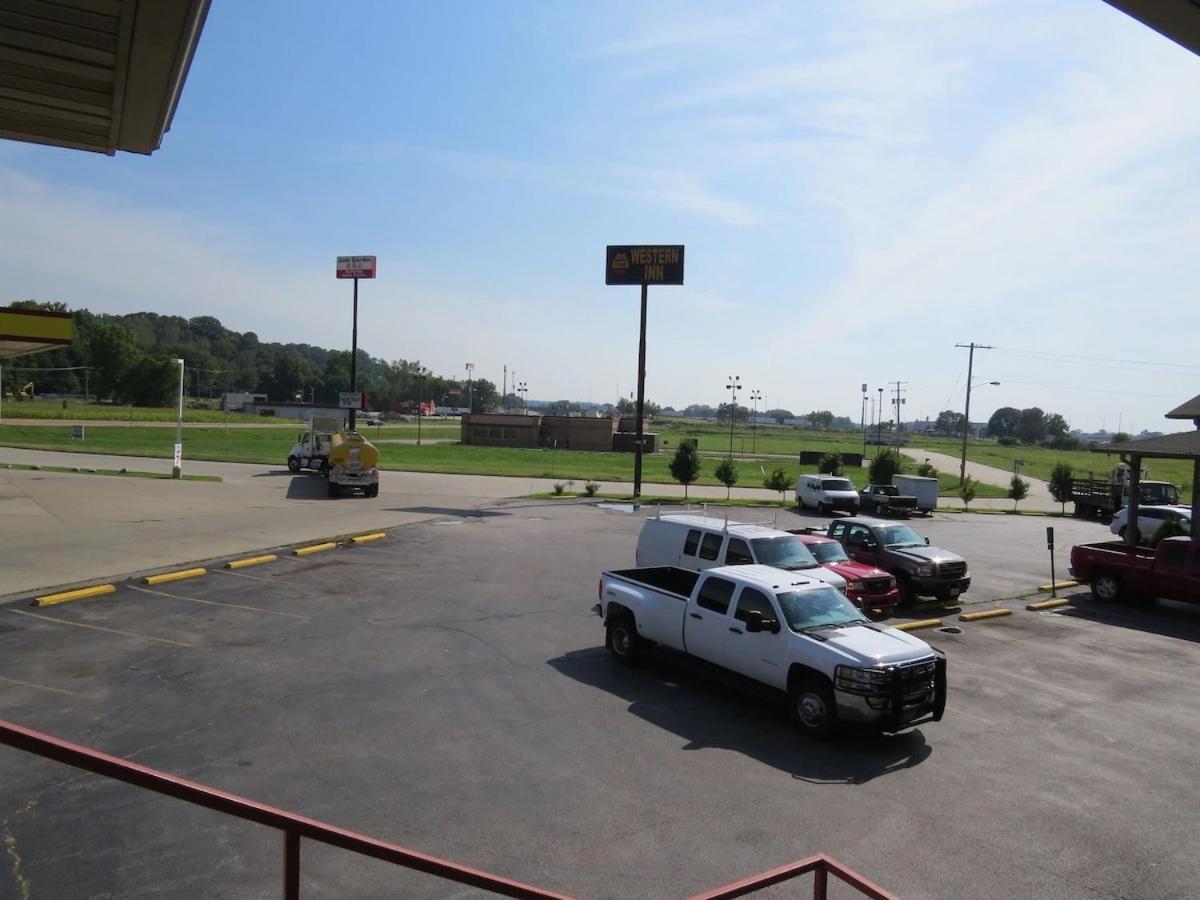First Western Inn Caseyville Extérieur photo