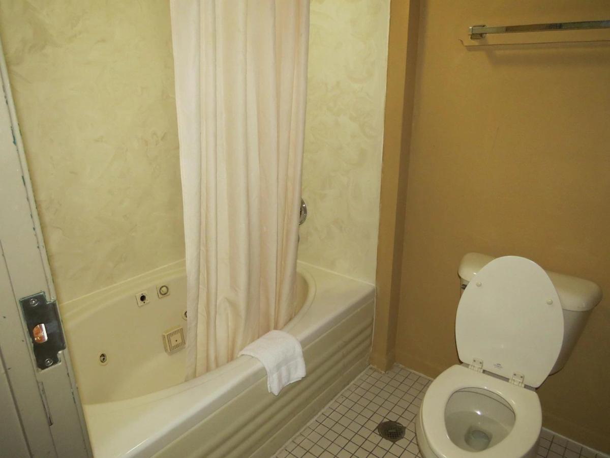 First Western Inn Caseyville Extérieur photo