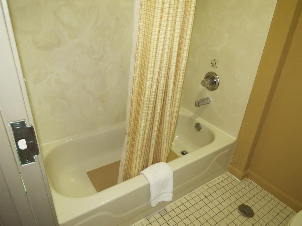 First Western Inn Caseyville Extérieur photo